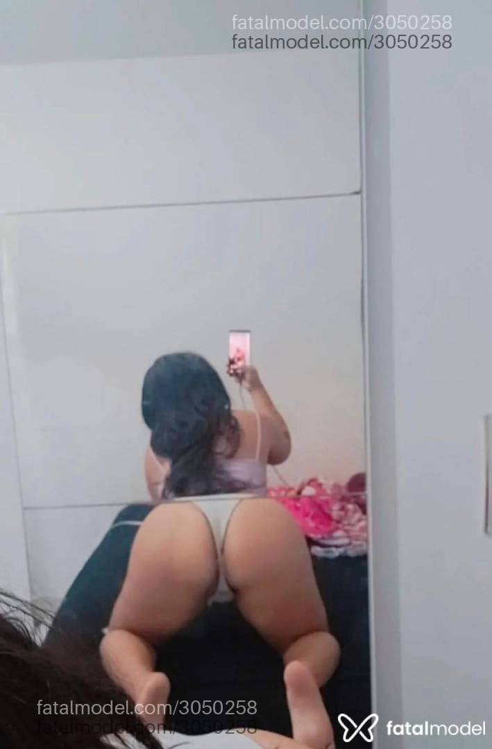 Acompanhante mulher com cabelo castanho de olhos azuis - Liv Blanc