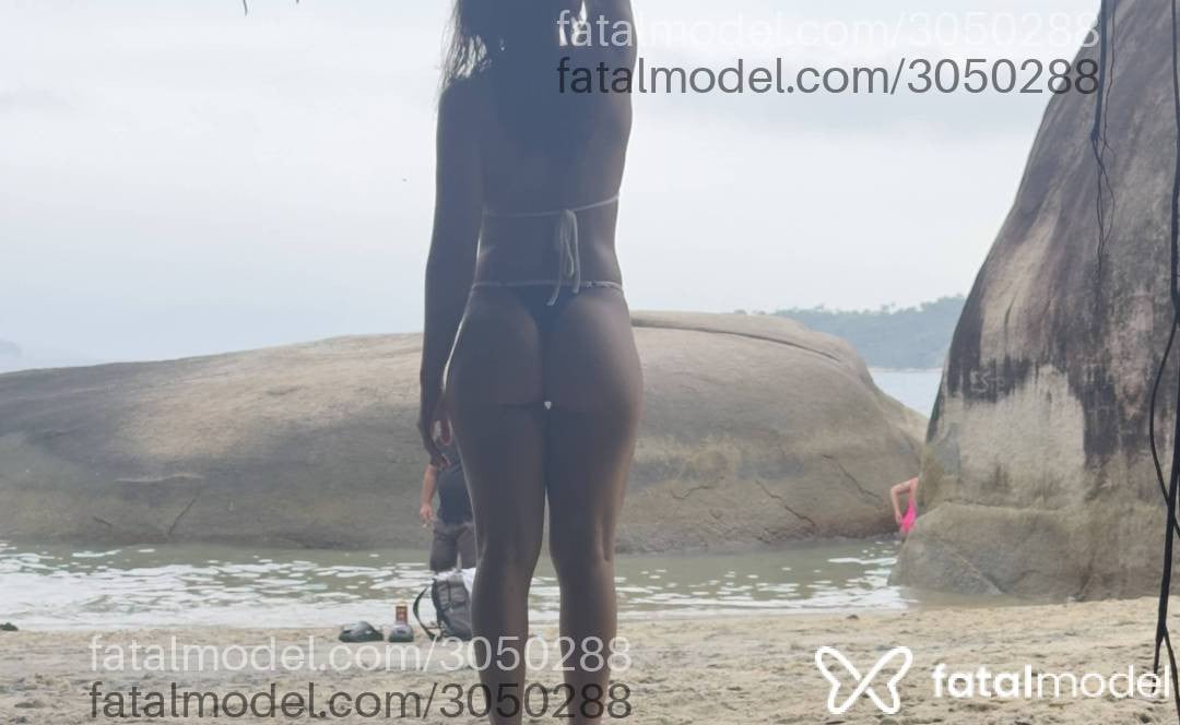 Acompanhante mulher com cabelo castanho de olhos pretos - ágatha