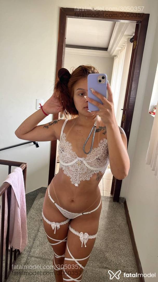 Acompanhante mulher com cabelo castanho de olhos castanhos - Penélope Acompanhante mulher com cabelo castanho de olhos castanhos - Penélope
