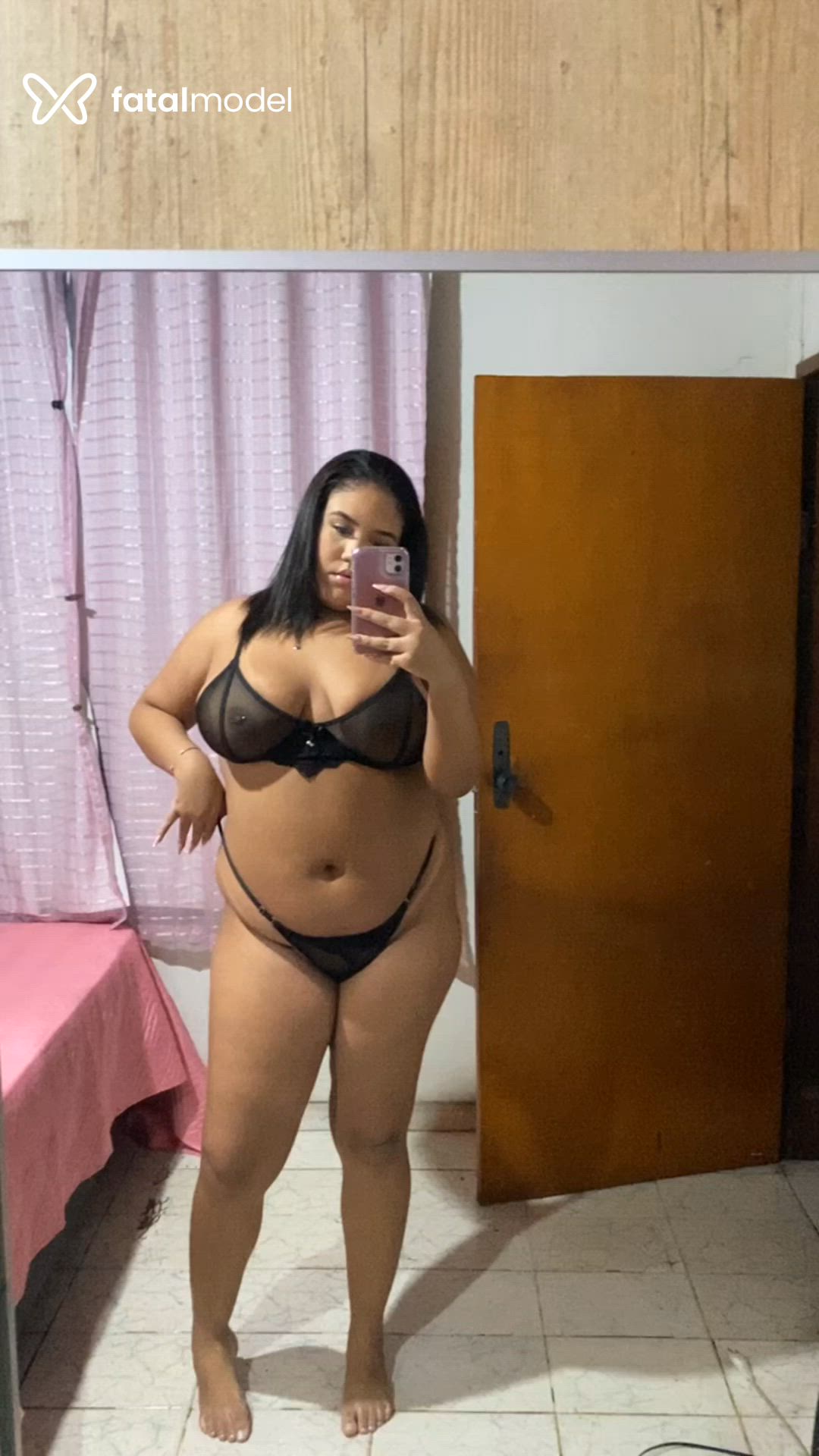 Acompanhante mulher morena (o) de olhos castanhos - Ellen Lux