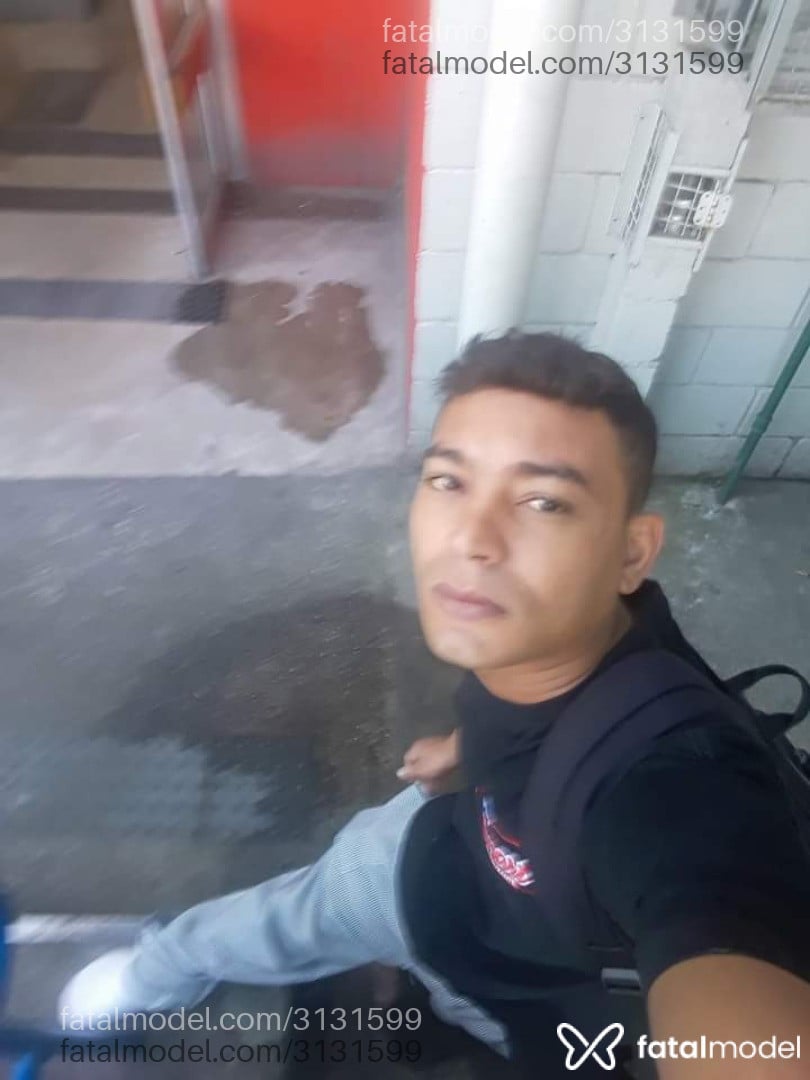 Acompanhante homem com cabelo castanho de olhos castanhos em Rio Verde Acompanhante homem com cabelo castanho de olhos castanhos em Rio Verde - Diego