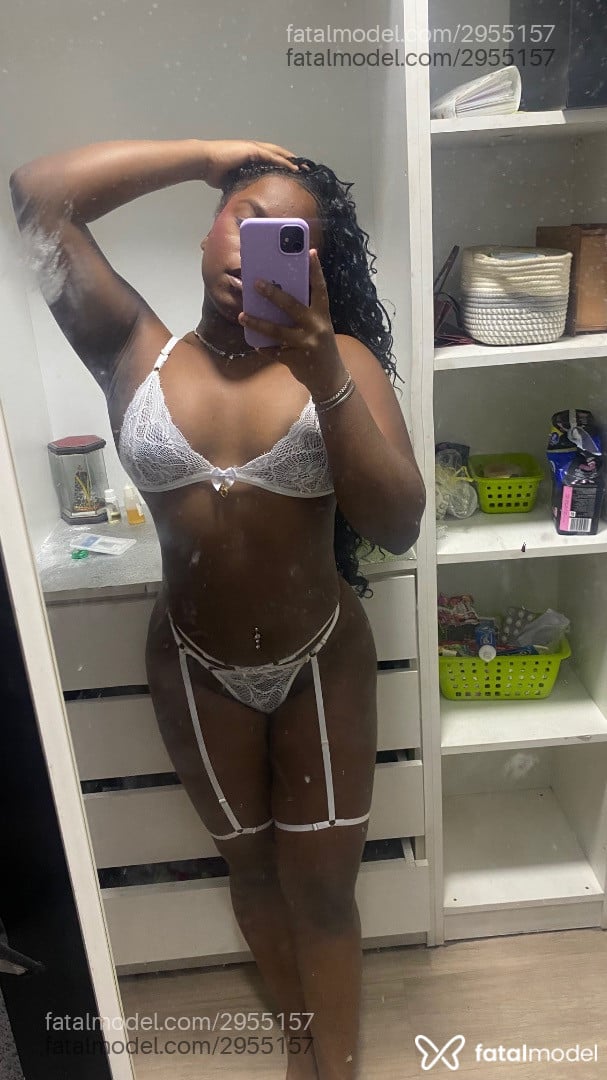 Acompanhante mulher morena (o) de olhos castanhos em Rio de Janeiro - Savanna