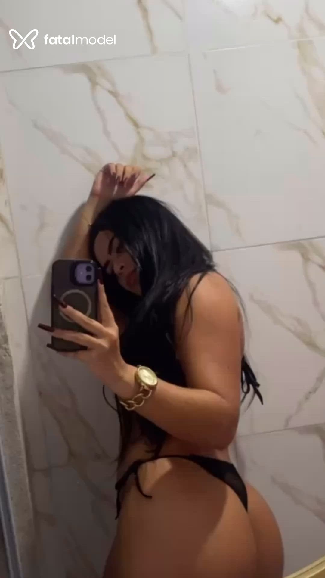 Acompanhante mulher com cabelo castanho de olhos verdes - Flor