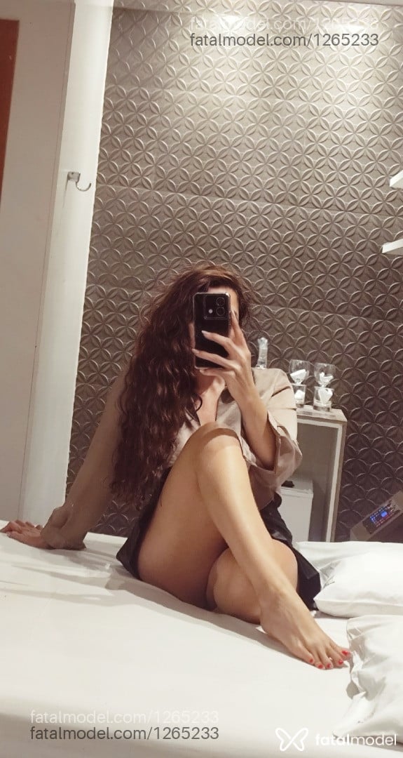 Acompanhante mulher com cabelo castanho de olhos castanhos - Carol