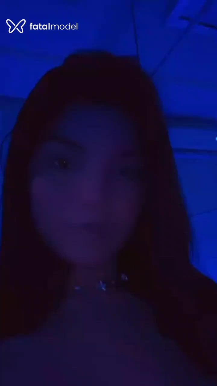 Acompanhante mulher morena (o) de olhos pretos - Lya Koppas
