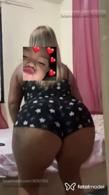 Acompanhante mulher loira (o) de olhos castanhos em Macaé - Larissa