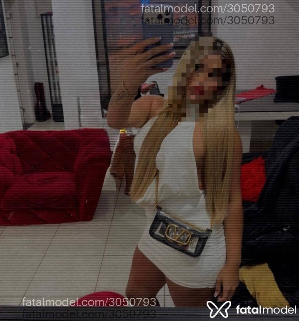 Acompanhante mulher loira (o) de olhos castanhos em Macaé - Larissa