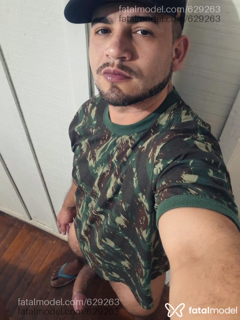 Acompanhante homem com cabelo castanho de olhos castanhos - Valcter leal