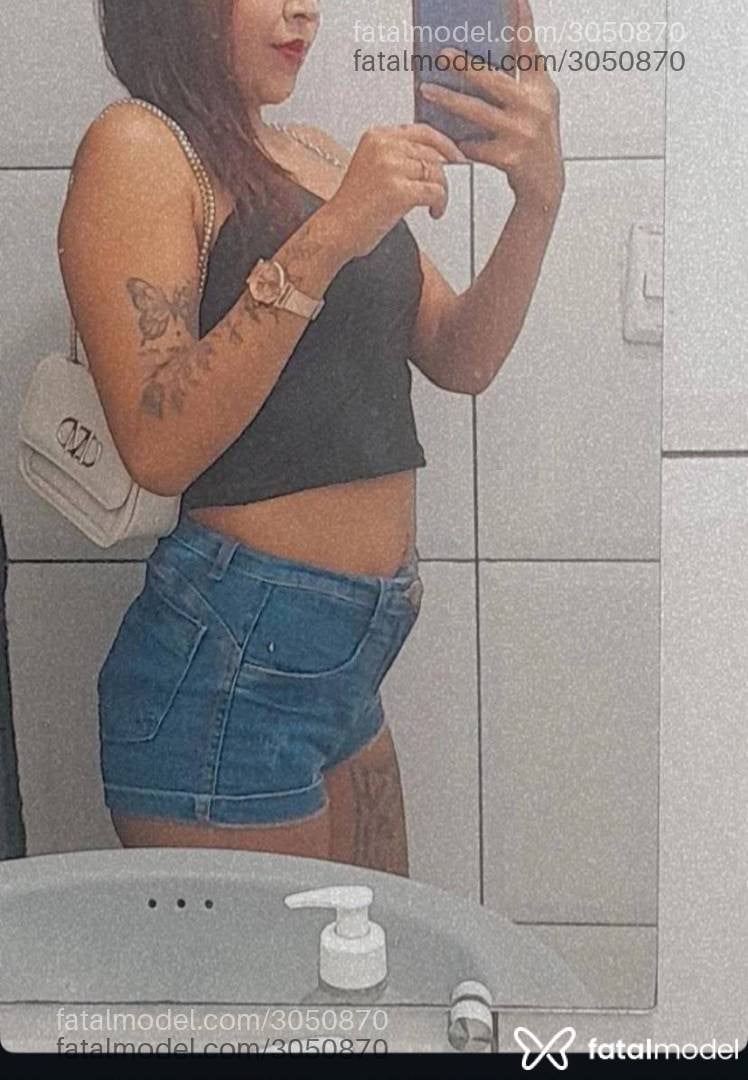 Acompanhante mulher com cabelo castanho de olhos verdes - Anna Clara