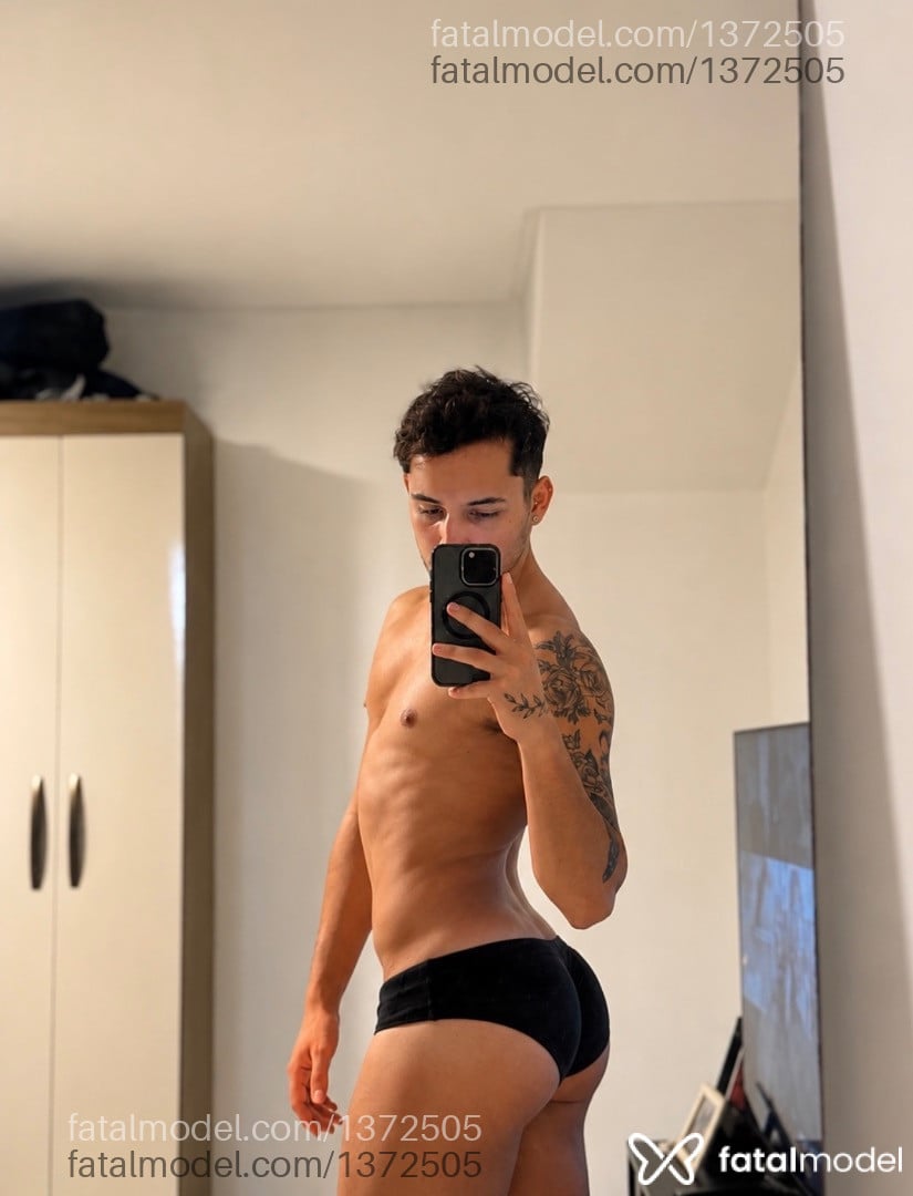 Acompanhante homem com cabelo castanho de olhos castanhos - Lucas