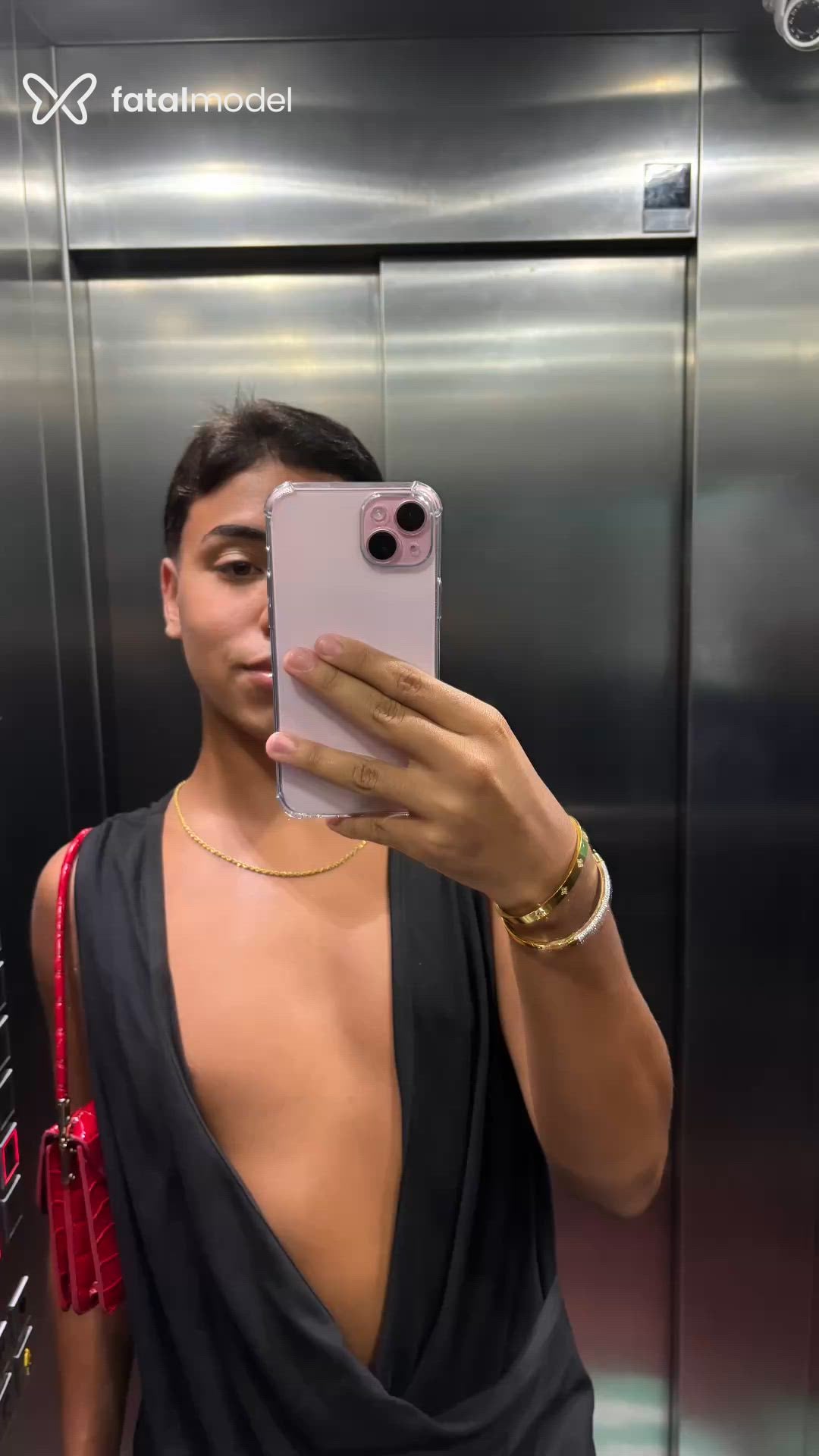 Acompanhante homem morena (o) de olhos mel em São Paulo Acompanhante homem morena (o) de olhos mel em São Paulo - Lucca
