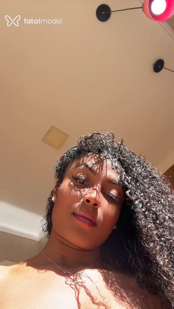 Acompanhante mulher com cabelo castanho de olhos pretos em Sertãozinho Acompanhante mulher com cabelo castanho de olhos pretos em Sertãozinho - Vallentina Moreal