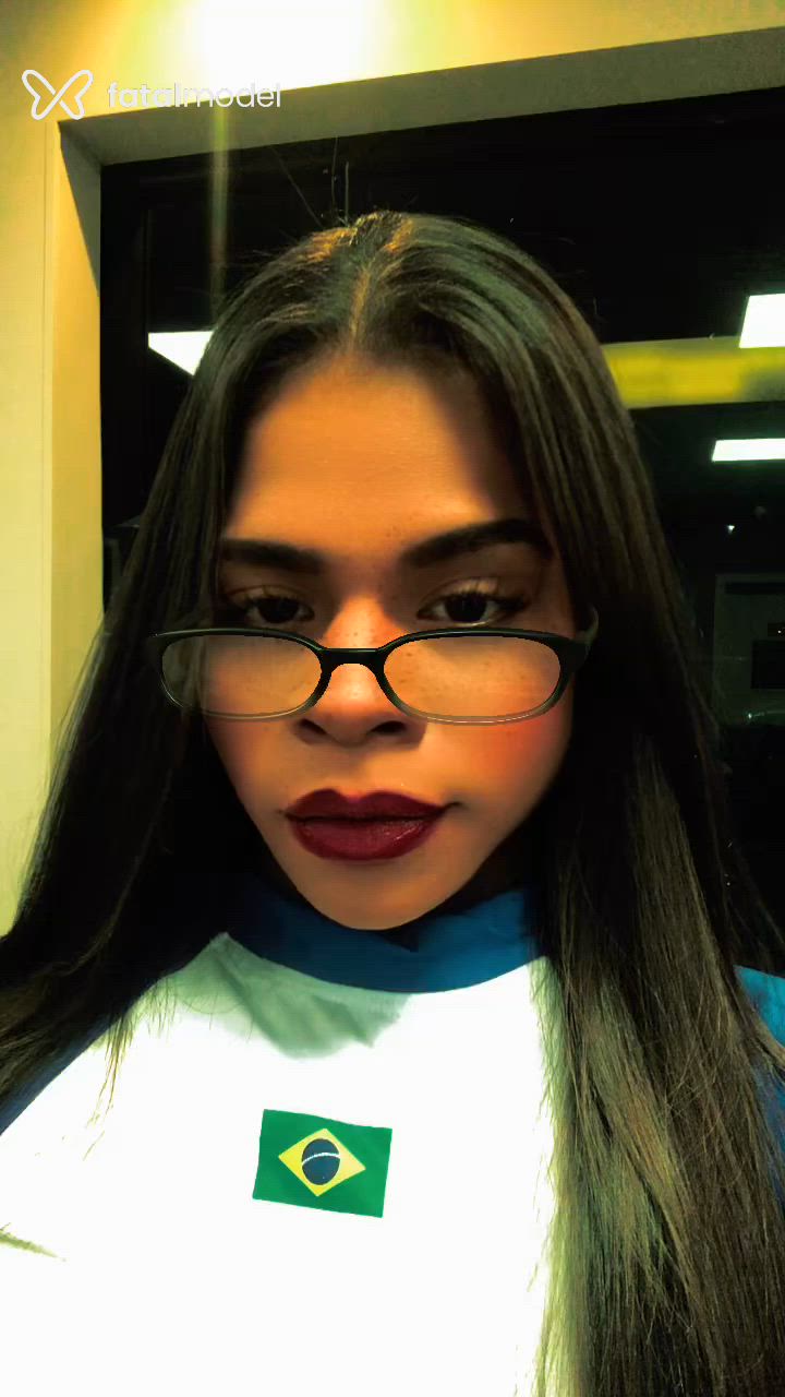 Acompanhante mulher trans com cabelo castanho de olhos castanhos - Kayllaninfa