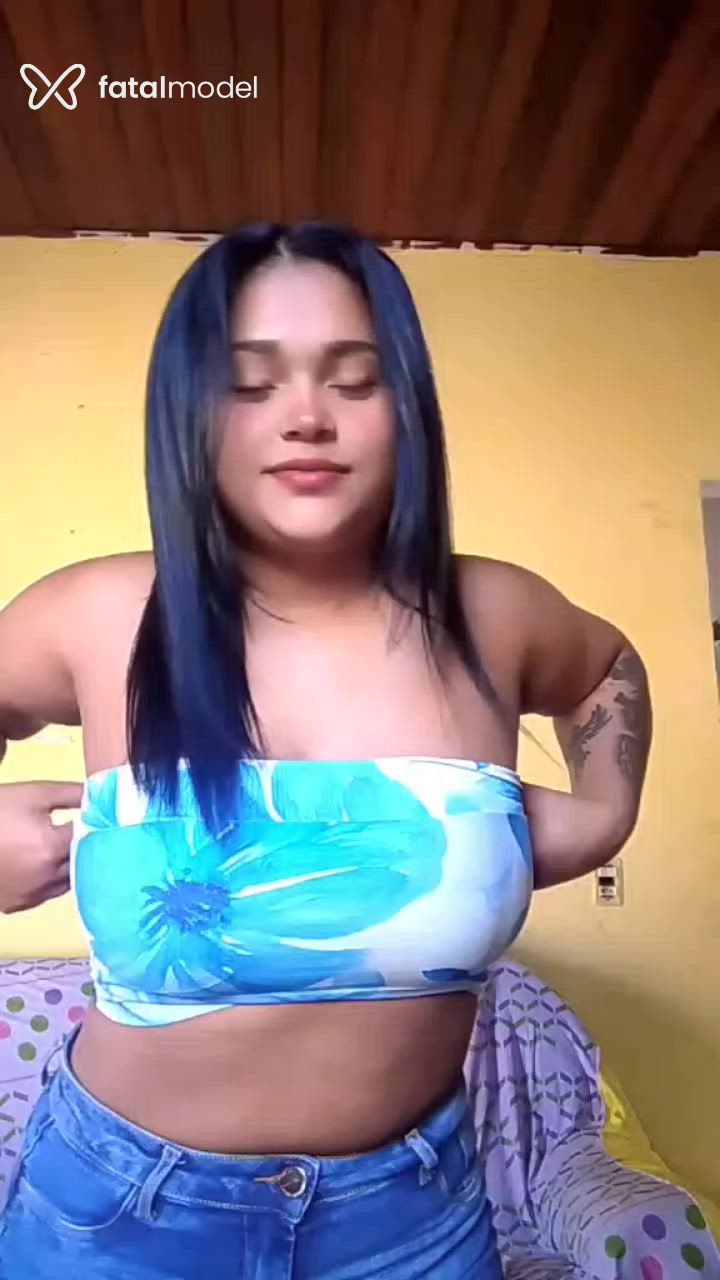 Acompanhante mulher morena (o) de olhos castanhos - Thays