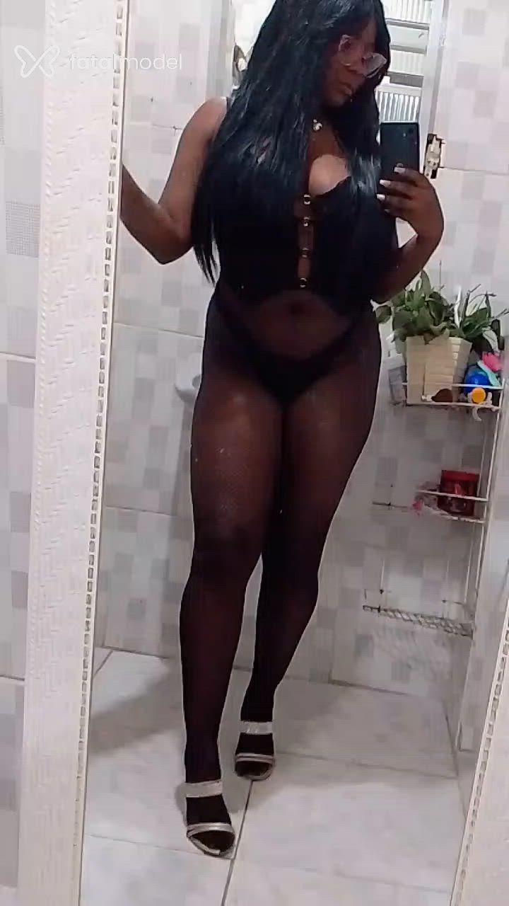Acompanhante mulher morena (o) de olhos pretos em Rio de Janeiro Acompanhante mulher morena (o) de olhos pretos em Rio de Janeiro - Thalita