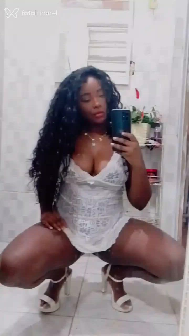 Acompanhante mulher morena (o) de olhos pretos em Rio de Janeiro Acompanhante mulher morena (o) de olhos pretos em Rio de Janeiro - Thalita