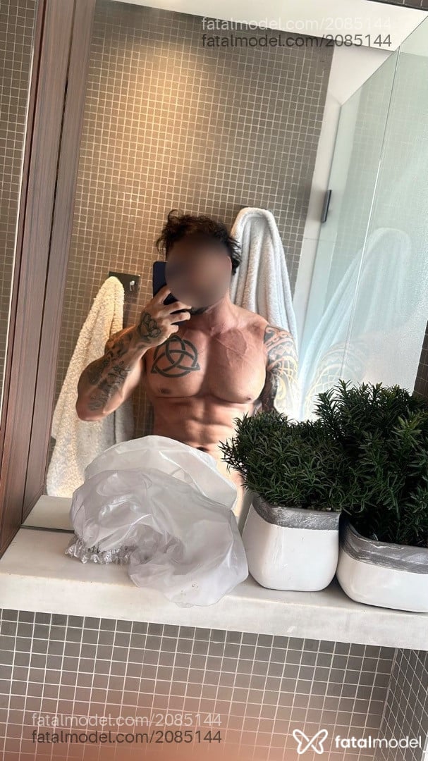 Acompanhante homem morena (o) de olhos pretos em São Paulo Acompanhante homem morena (o) de olhos pretos em São Paulo - Rick