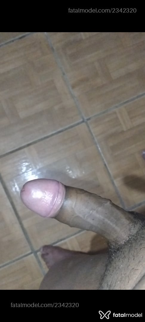Acompanhante homem com cabelo castanho de olhos pretos em Porto Alegre Acompanhante homem com cabelo castanho de olhos pretos em Porto Alegre - Preto