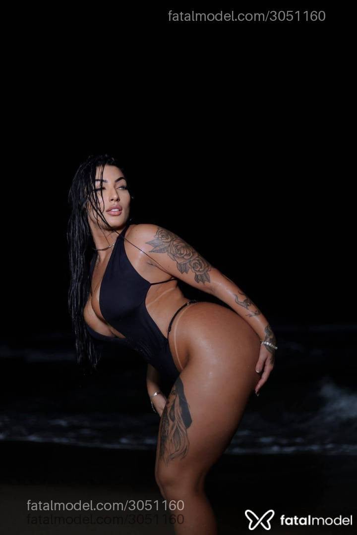Acompanhante mulher morena (o) de olhos verdes - Antonella