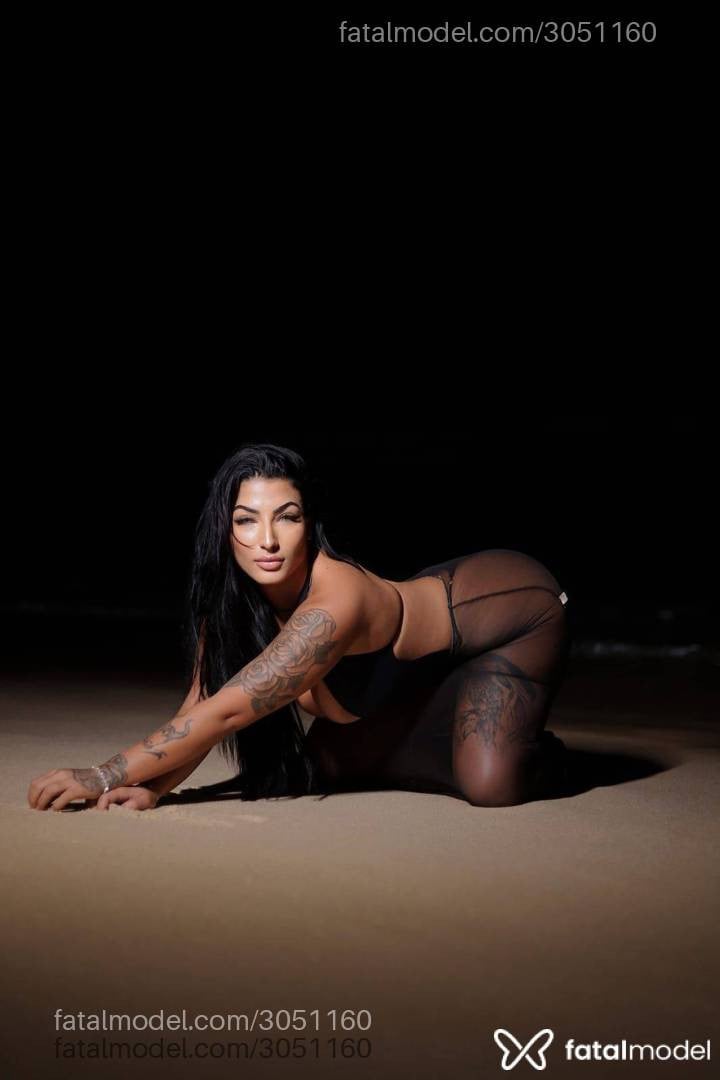 Acompanhante mulher morena (o) de olhos verdes - Antonella