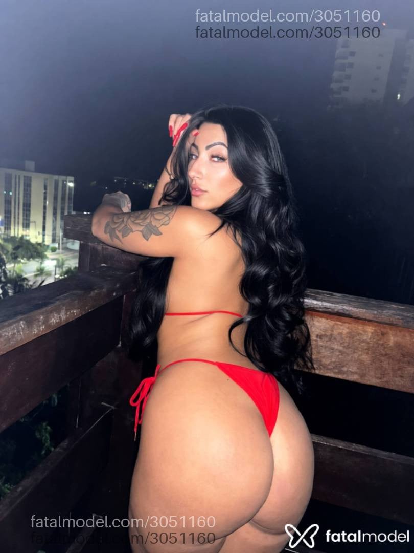 Acompanhante mulher morena (o) de olhos verdes - Antonella