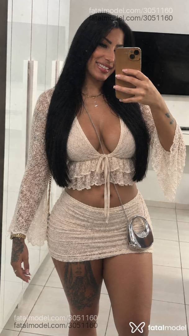 Acompanhante mulher morena (o) de olhos verdes - Antonella