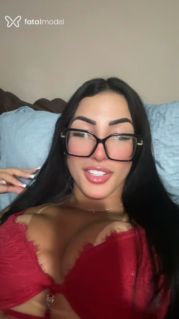Acompanhante mulher morena (o) de olhos verdes - Antonella