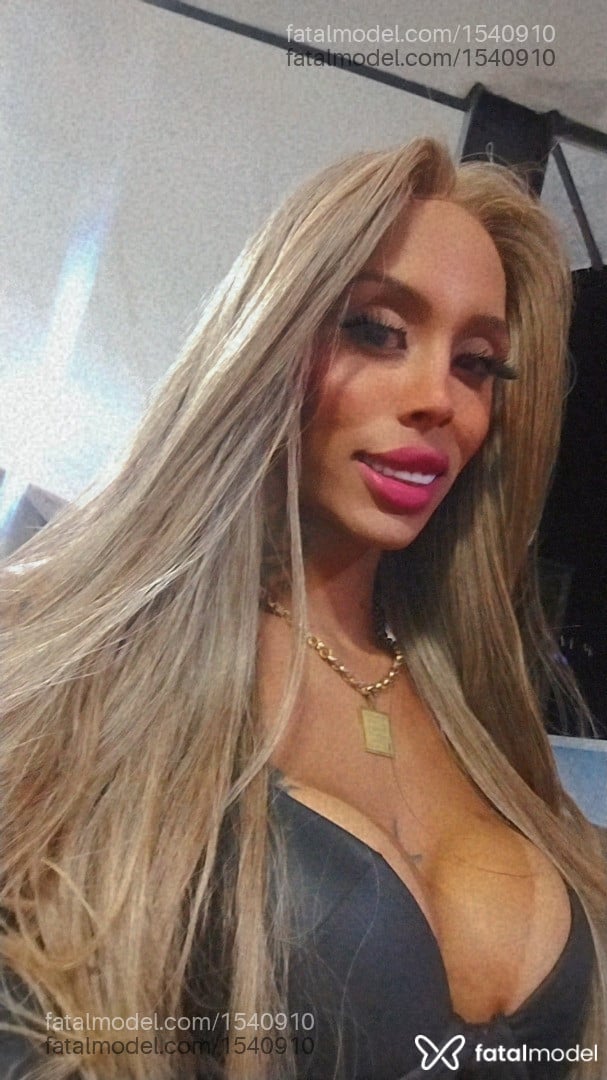 Acompanhante mulher trans morena (o) de olhos castanhos - Gracyanne