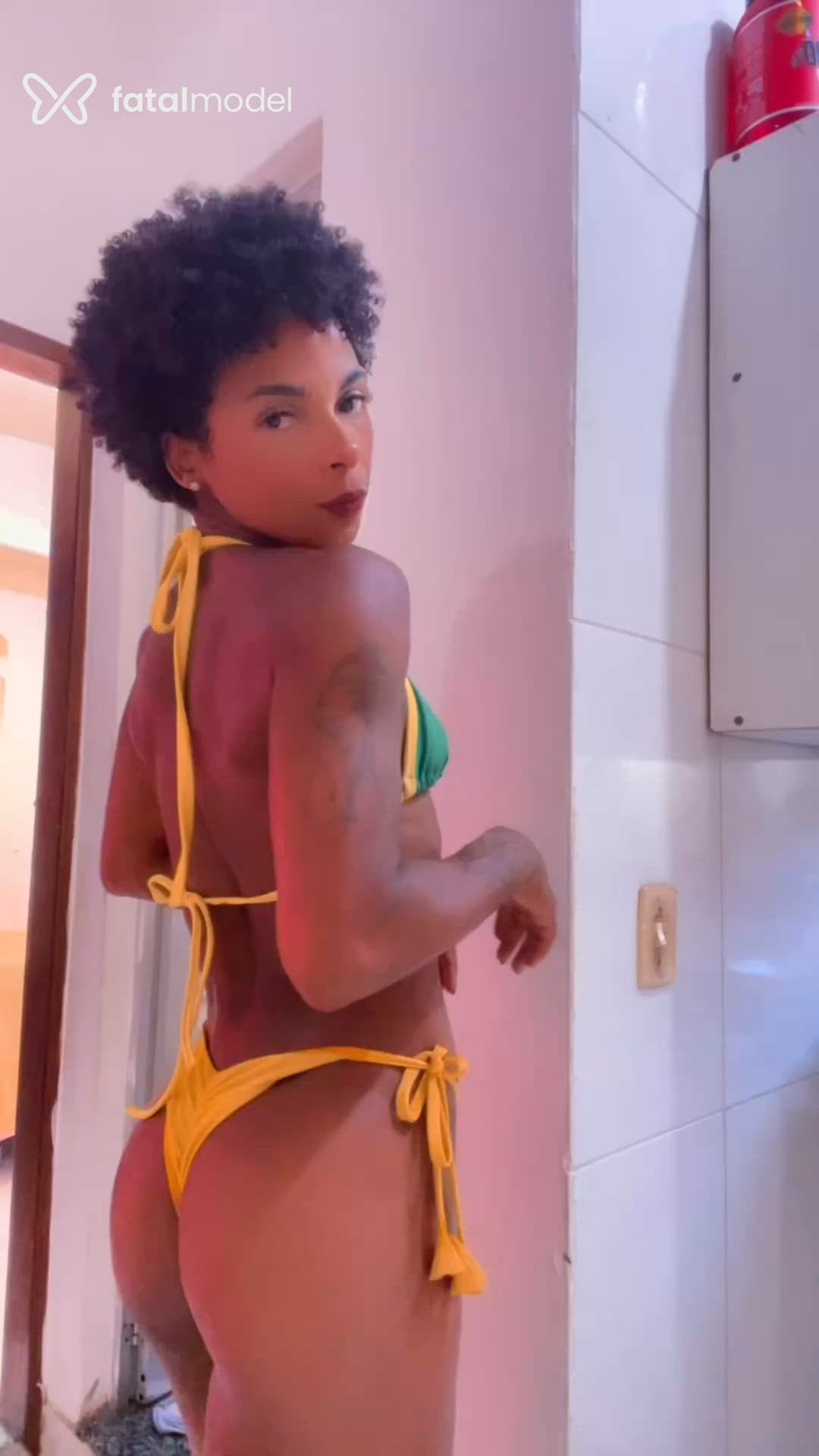 Acompanhante mulher morena (o) de olhos pretos em Rio de Janeiro Acompanhante mulher morena (o) de olhos pretos em Rio de Janeiro - Manuela Villela