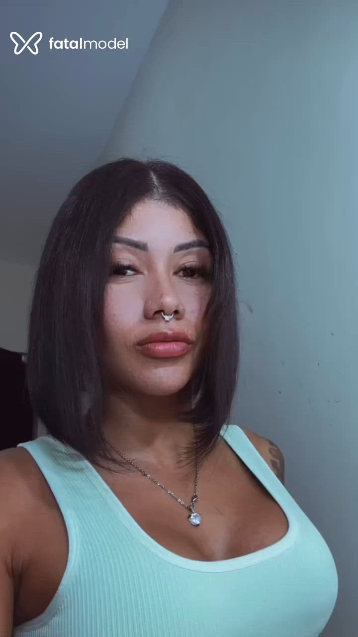 Acompanhante mulher morena (o) de olhos castanhos - Júlia Sale
