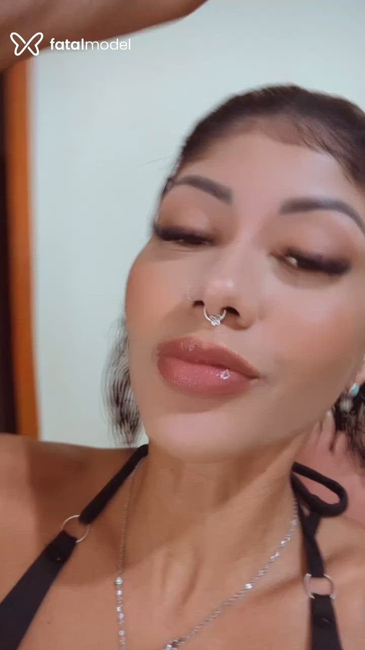 Acompanhante mulher morena (o) de olhos castanhos - Júlia Sale Acompanhante mulher morena (o) de olhos castanhos - Júlia Sale