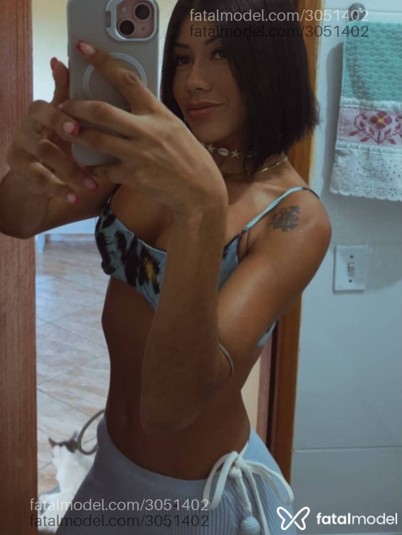 Acompanhante mulher morena (o) de olhos castanhos - Júlia Sale