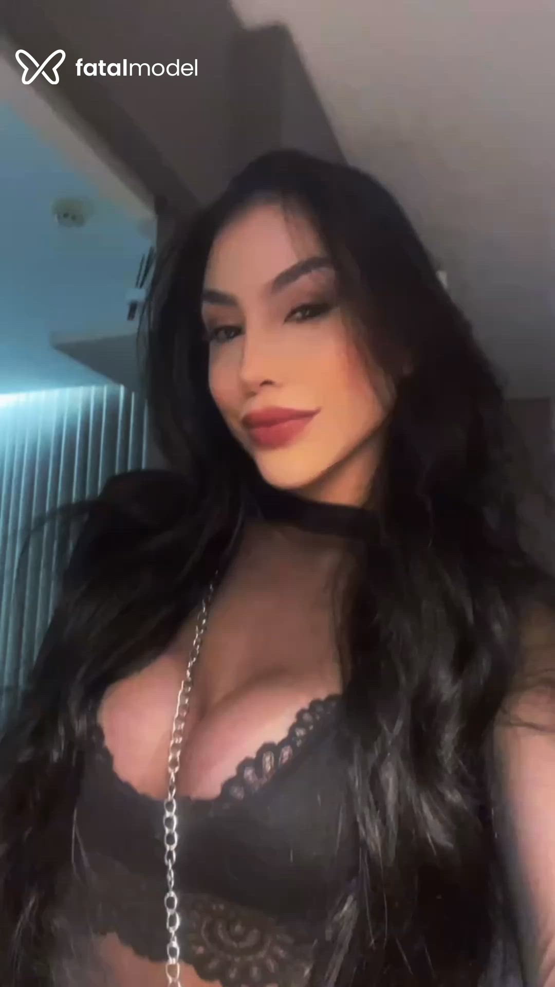 Acompanhante mulher morena (o) de olhos castanhos - Karen