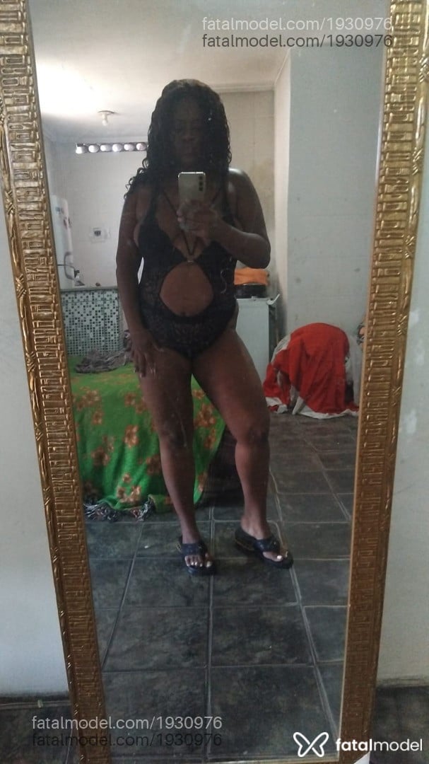 Acompanhante mulher com cabelo castanho de olhos castanhos em Duque de Caxias Acompanhante mulher com cabelo castanho de olhos castanhos em Duque de Caxias - Heloá