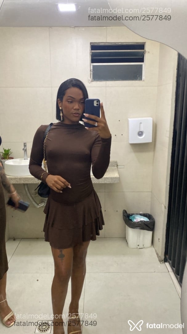 Acompanhante mulher trans com cabelo castanho de olhos castanhos em Petrolina - Vivih Mendes