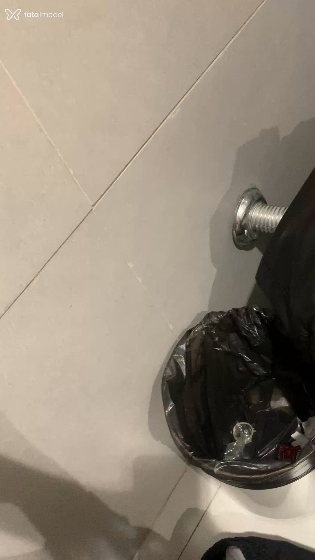 Acompanhante não-binário com cabelo castanho de olhos castanhos em Joinville Acompanhante não-binário com cabelo castanho de olhos castanhos em Joinville - Cauane