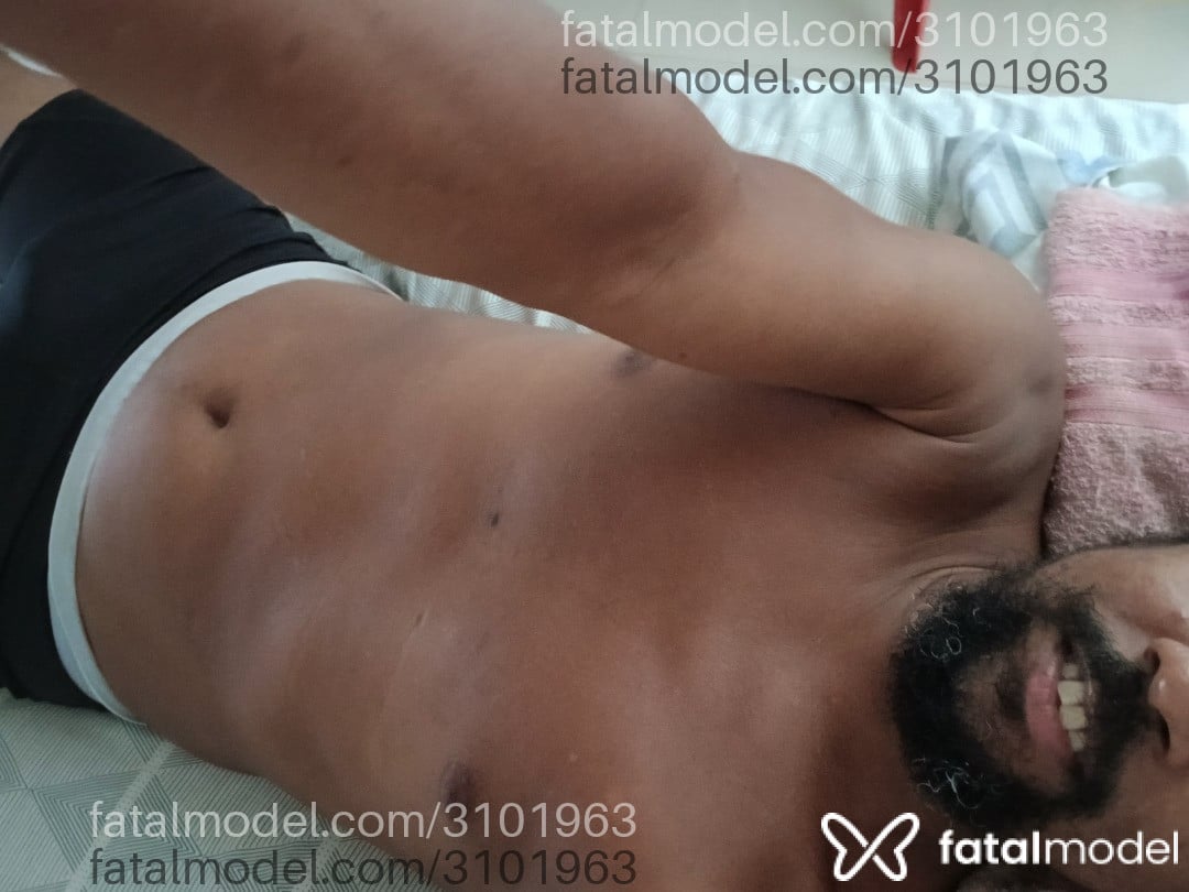 Acompanhante homem com cabelo castanho de olhos castanhos - Neto Tocantinese