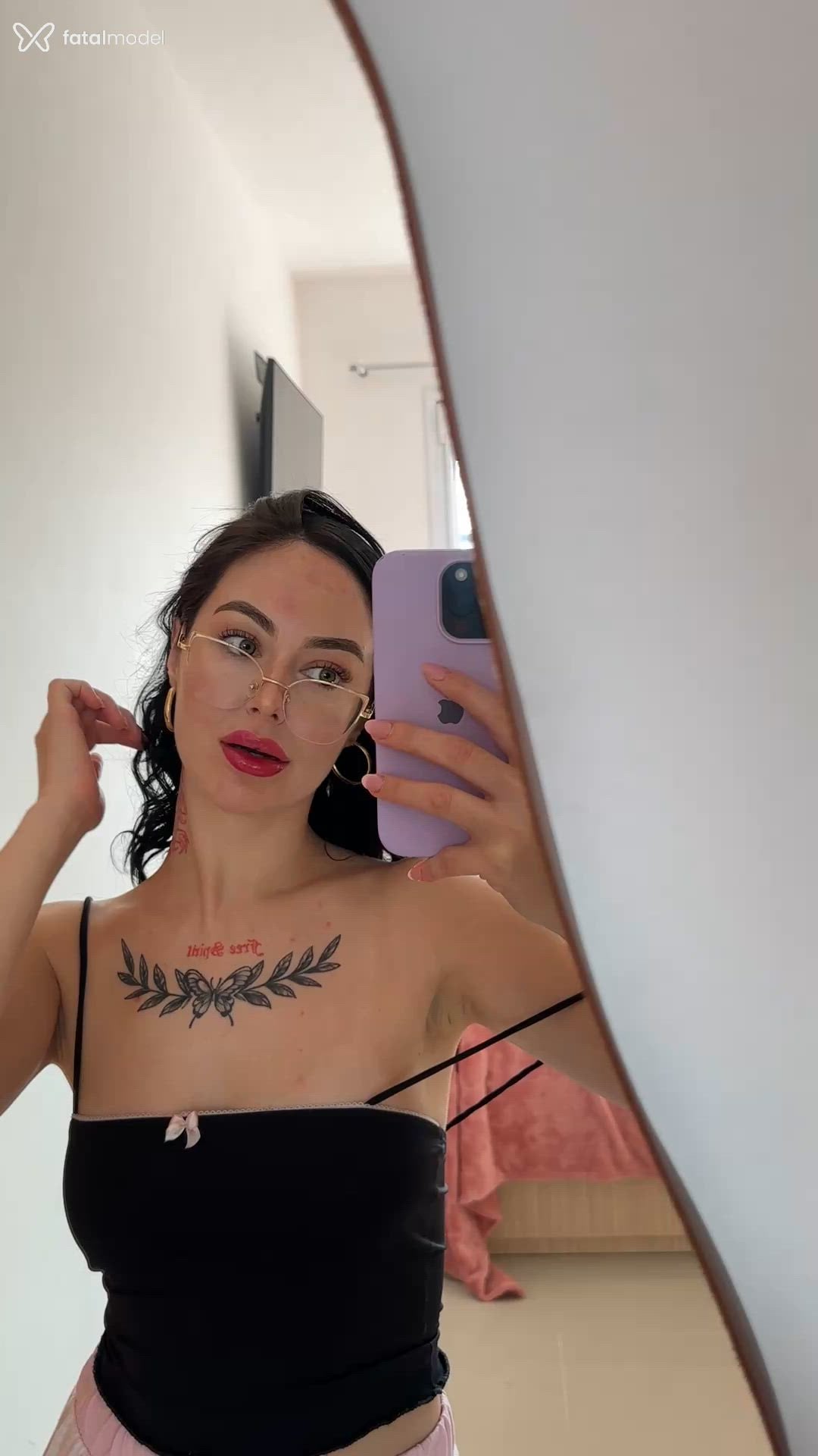Acompanhante mulher com cabelo castanho de olhos verdes em Virtual Acompanhante mulher com cabelo castanho de olhos verdes em Virtual - Niccolly Andrade