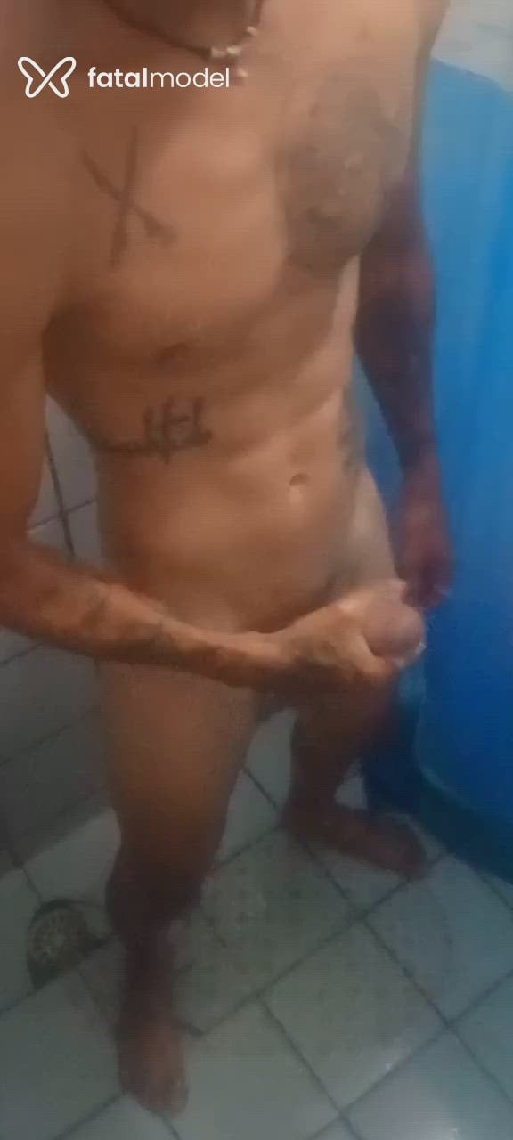 Acompanhante homem com cabelo castanho de olhos castanhos - Nativo