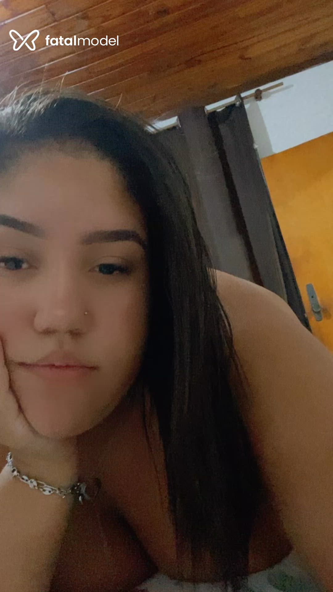 Acompanhante mulher morena (o) de olhos castanhos - Ellen Lux