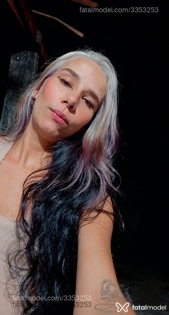 Acompanhante mulher com cabelo castanho de olhos cinza em Praia Grande - Nathalia Souza
