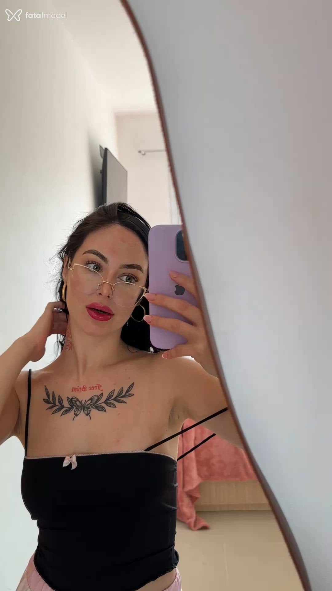 Acompanhante mulher com cabelo castanho de olhos verdes em Virtual Acompanhante mulher com cabelo castanho de olhos verdes em Virtual - Niccolly Andrade