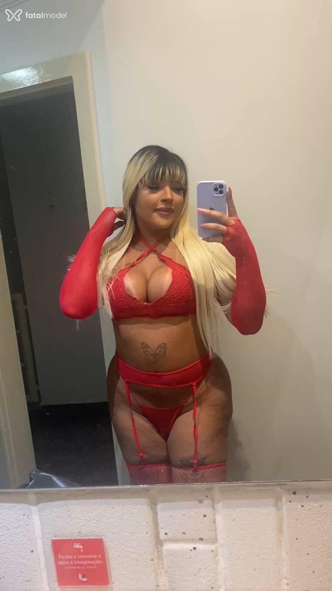 Acompanhante mulher trans loira (o) de olhos castanhos em Brasília Acompanhante mulher trans loira (o) de olhos castanhos em Brasília - Rayane Jesus