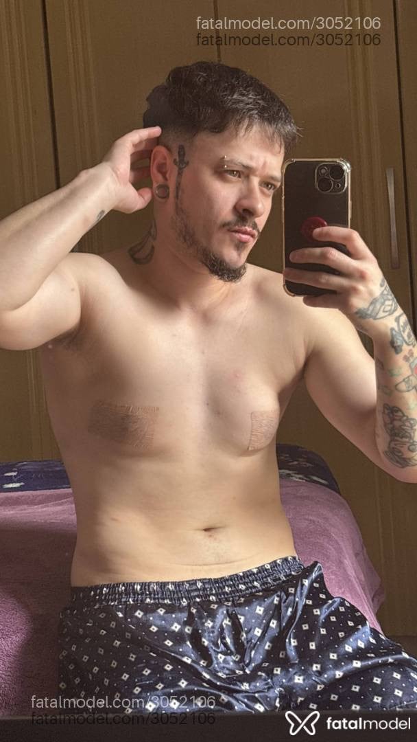 Acompanhante homem trans com cabelo castanho de olhos verdes em Porto Alegre - Murilo