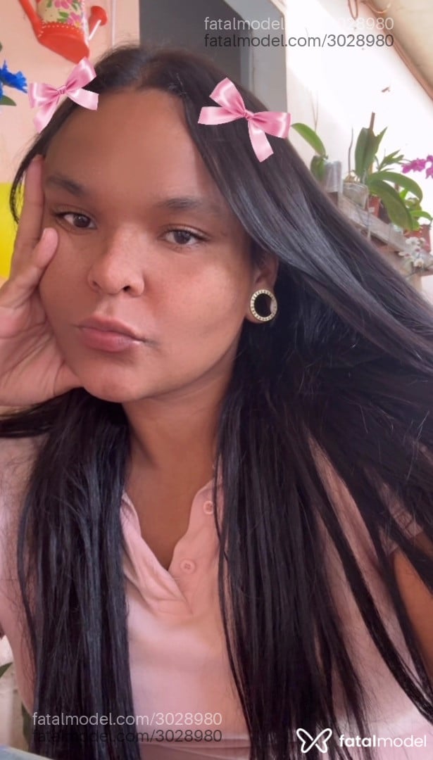 Acompanhante mulher trans morena (o) de olhos pretos - Carmila Acompanhante mulher trans morena (o) de olhos pretos - Carmila