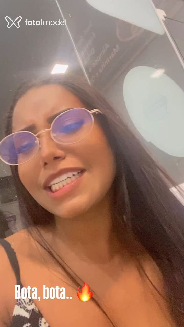 Acompanhante mulher morena (o) de olhos pretos - Lsilva