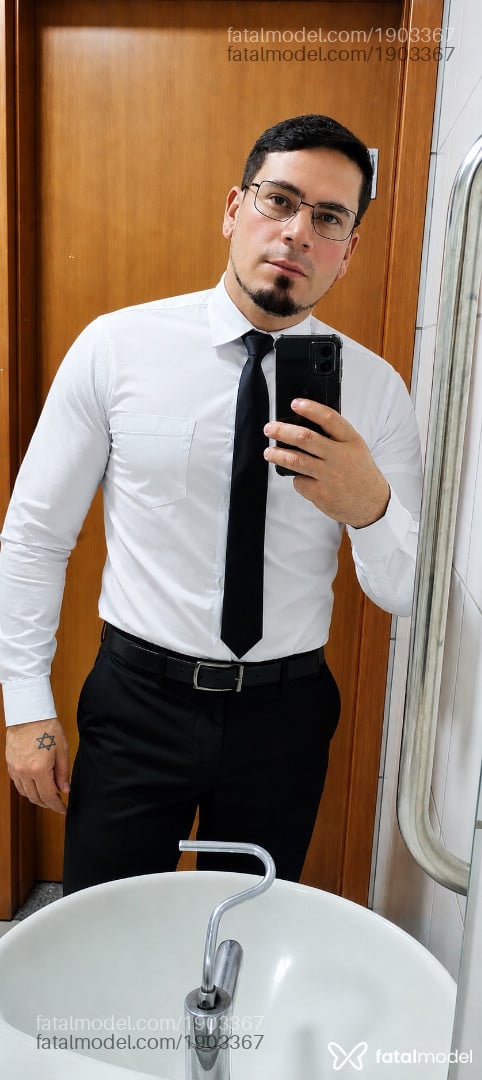 Acompanhante homem com cabelo castanho de olhos mel em Goiânia Acompanhante homem com cabelo castanho de olhos mel em Goiânia - Carlos Eduardo