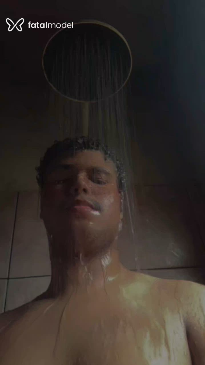 Acompanhante homem com cabelo grisalho de olhos castanhos - Iagoreal Acompanhante homem com cabelo grisalho de olhos castanhos - Iagoreal