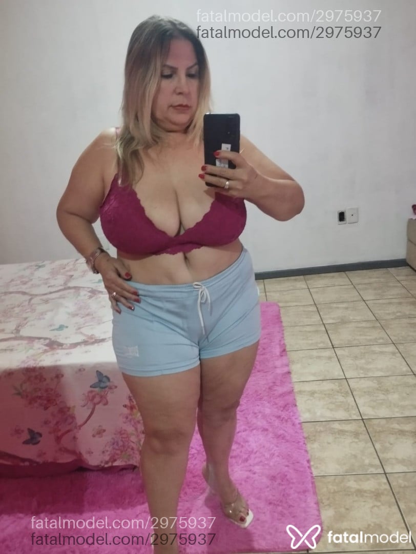 Acompanhante mulher loira (o) de olhos pretos - Clara Santos