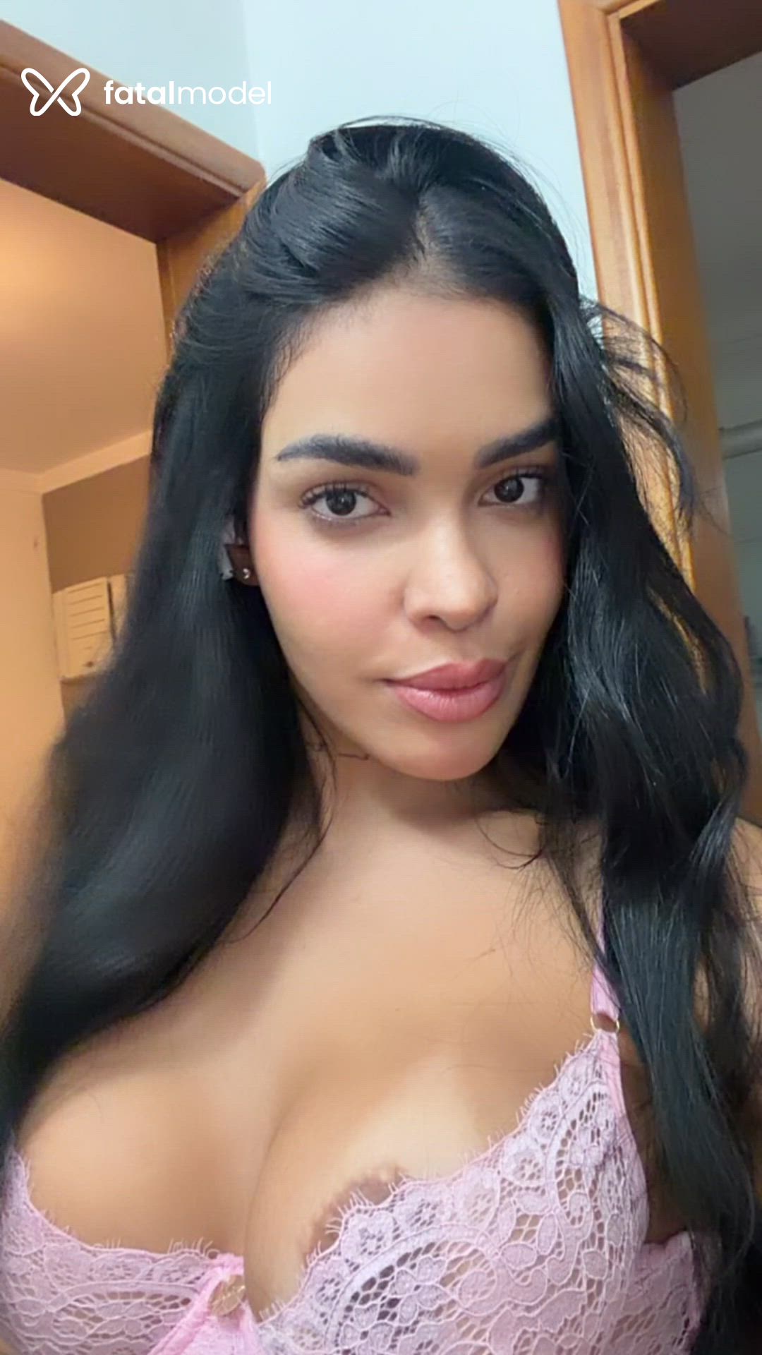 Acompanhante mulher morena (o) de olhos castanhos - Júlia